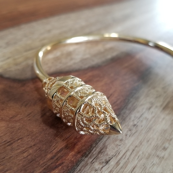 Isharya Filigree Spoke Triple Cone Gold Bracelet - Picture 5 of 13